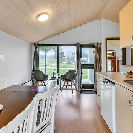 2 Bedroom Amazing In Сasa de vacaciones Hanstholm
